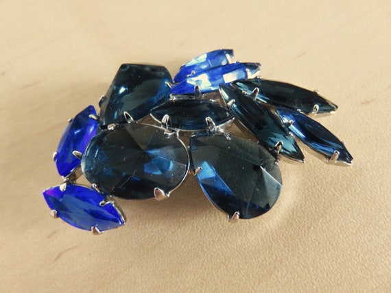 Vintage Blue Rhinestone Abstract Floral Cluster B… - image 1