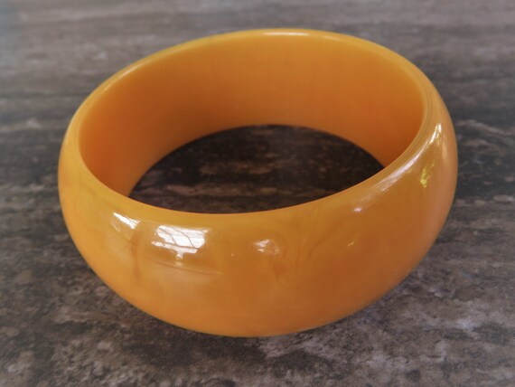 Vintage Ripe Peach Swirl Bakelite Bangle, Marbled… - image 2