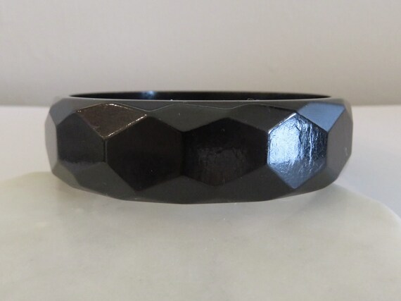 Vintage Faceted BAKELITE Black Bangle Bracelet, A… - image 10