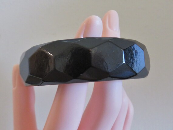 Vintage Faceted BAKELITE Black Bangle Bracelet, A… - image 7