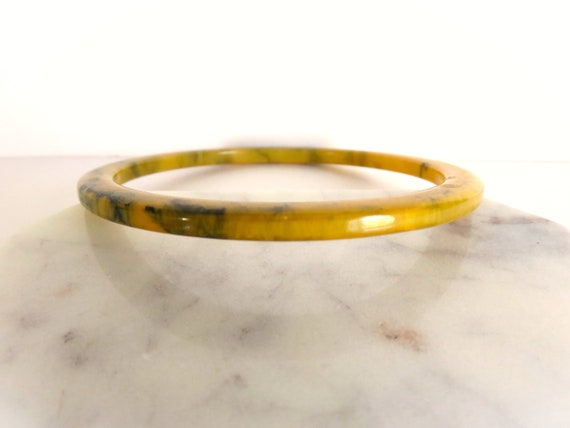 Vintage BAKELITE Skinny Stack Bangle in Marbled B… - image 4