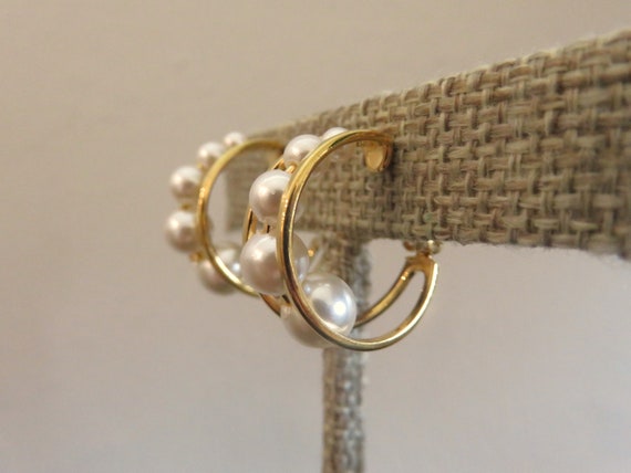 Vintage NAPIER Floating Faux Pearl Hoop CLIP-ON E… - image 10