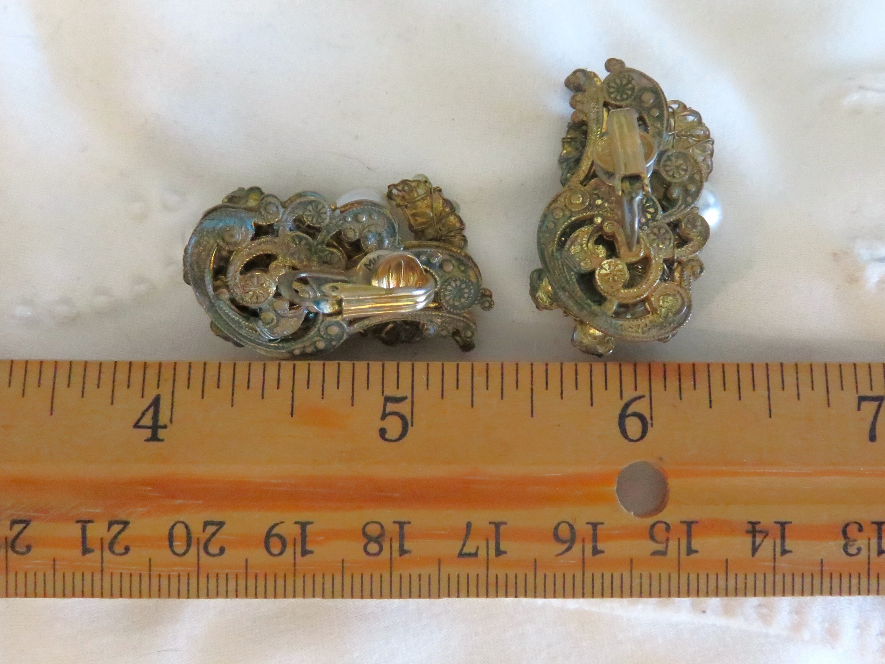 Vintage Signed MIRIAM HASKELL Rhinestone & Faux Pearl CLIP on Earrings, Light Blue Crystal, Hand Wired White Seeds, Gold Tone Hinged R680 - Etsy Vintage Signed MIRIAM HASKELL Rhinestone & Faux Pearl CLIP on Earrings, Light Blue Crystal, Hand Wired White Seeds, Gold Tone Hinged R680 - Etsy
