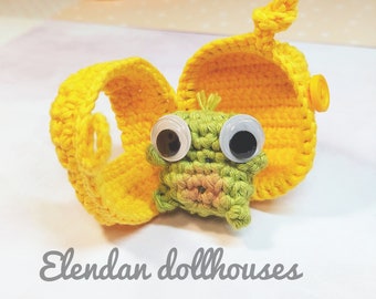 Pocket pet keychain - crochet locket with frog (worry toy,pocket house,90s toys,gag gift,frog plushie,cute toy,nostalgia,Elendan dollhouses)