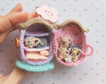 Mini crochet dollhouse with bunnies & accessories (cute tiny house, dollhouse miniature, pocket house, Easter miniature, Elendan dollhouses)