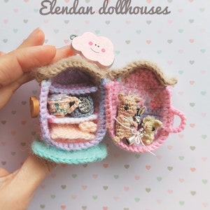 Mini crochet dollhouse with bunnies & accessories (cute tiny house, dollhouse miniature, pocket house, Easter miniature, Elendan dollhouses)