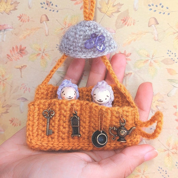 Cabane de gnome - collier de maison de poupée au crochet (décoration d'Halloween, ensemble de jeu imaginatif, maison de fée, maison de poupée de voyage, maisons de poupée Elendan)