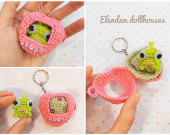 Kawaii frog dollhouse - crochet locket with pet (worry pet, pocket toy, 90s toys, gag gift, frog plushie, tamagotchi, Elendan dollhouses)