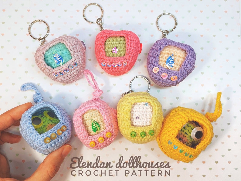 Crochet 90s toy pet keychain pattern