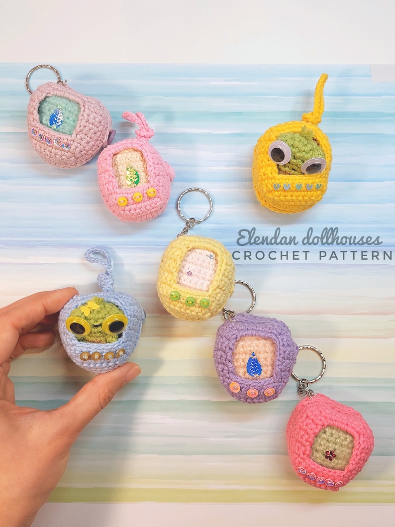 Crochet keychain, crochet pattern, amigurumi pattern, crochet frog, amigurumi frog, beginners friendly crochet