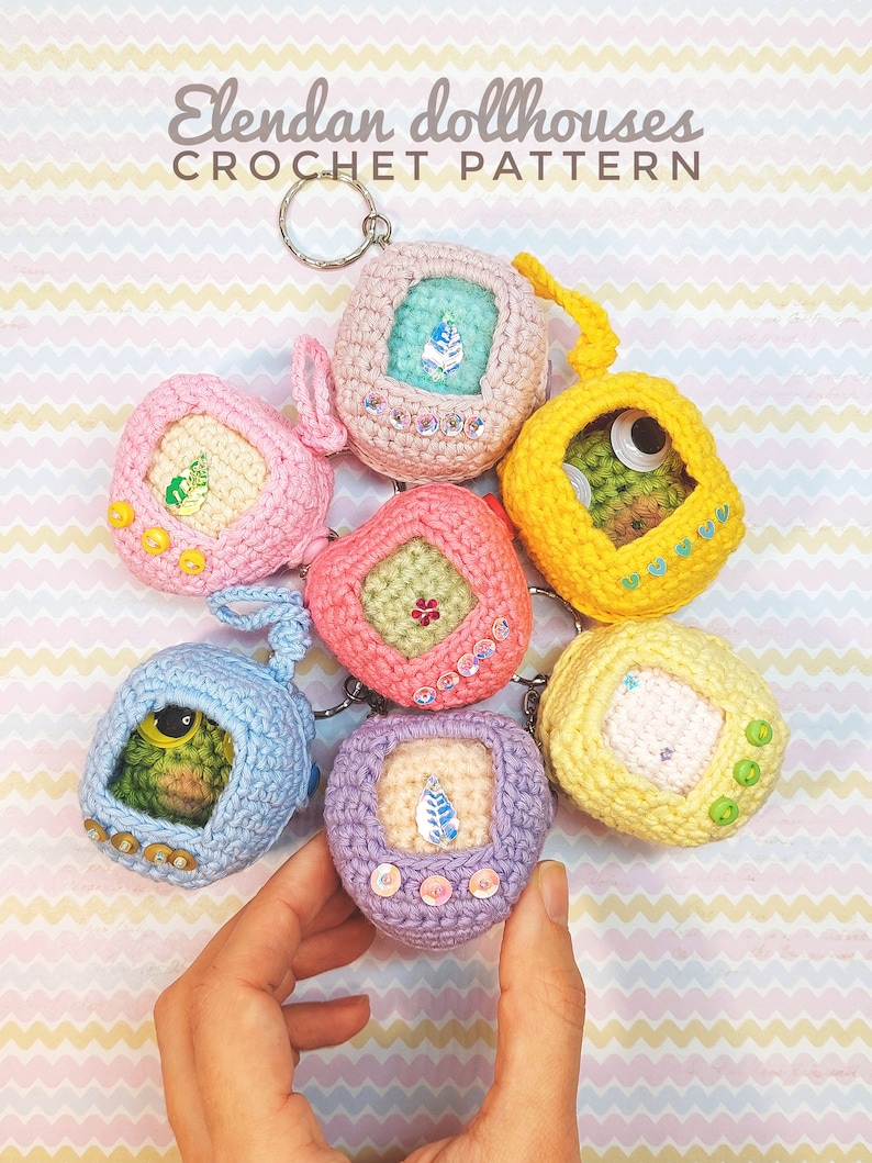 Crochet keychain, crochet pattern, amigurumi pattern, crochet frog, amigurumi frog, beginners friendly crochet