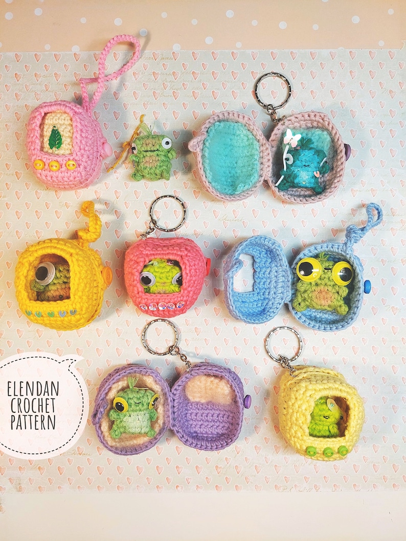 Crochet keychain, crochet pattern, amigurumi pattern, crochet frog, amigurumi frog, beginners friendly crochet