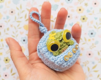 Pocket frog keychain - crochet locket with pet (worry pet, pocket toy, 90s toys,gag gift,frog plushie,cute toy,nostalgia,Elendan dollhouses)