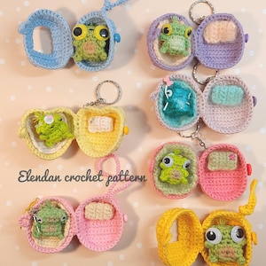 Crochet keychain, crochet pattern, amigurumi pattern, crochet frog, amigurumi frog, beginners friendly crochet