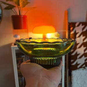 E.O Brody green glass scallop ribbed bowl, made Cleveland, Ohio USA Glass fruit not included
