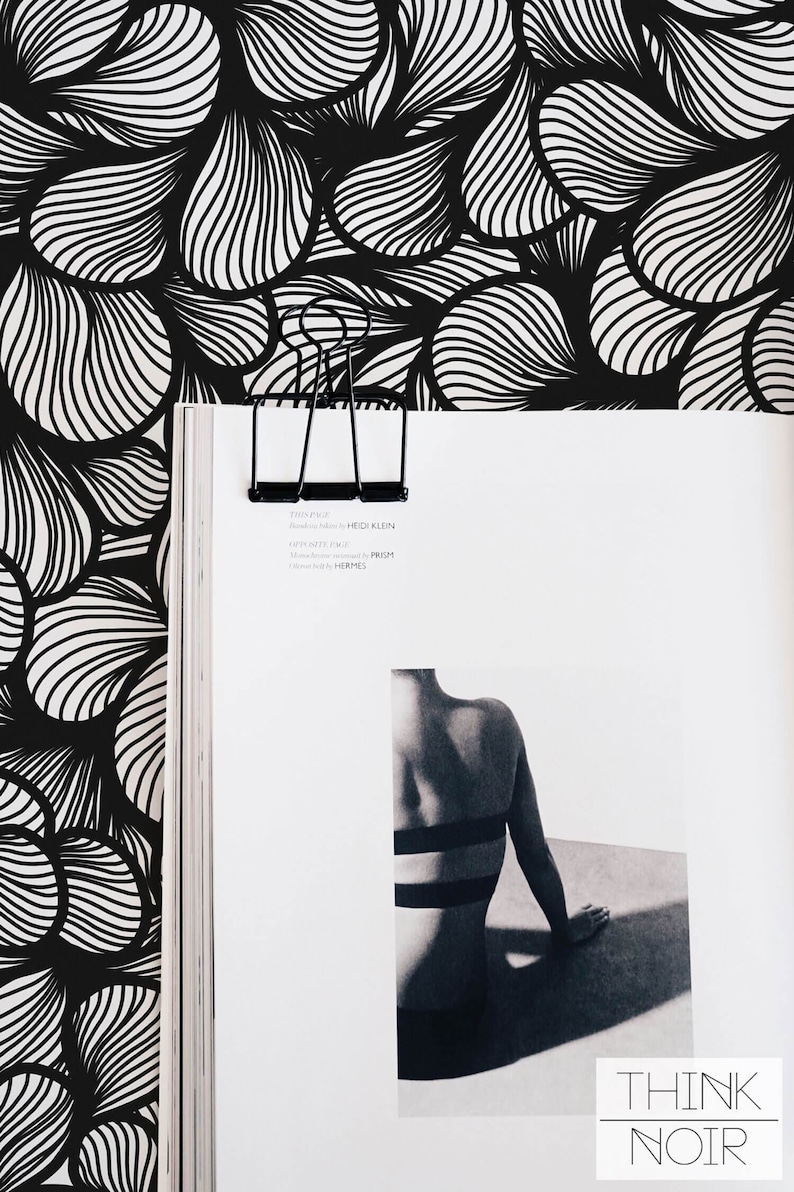 Bold art deco inspired wallpaper with a thick black outline.