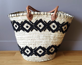 Woven basket embroidered with wool motifs, long leather handles - Handmade
