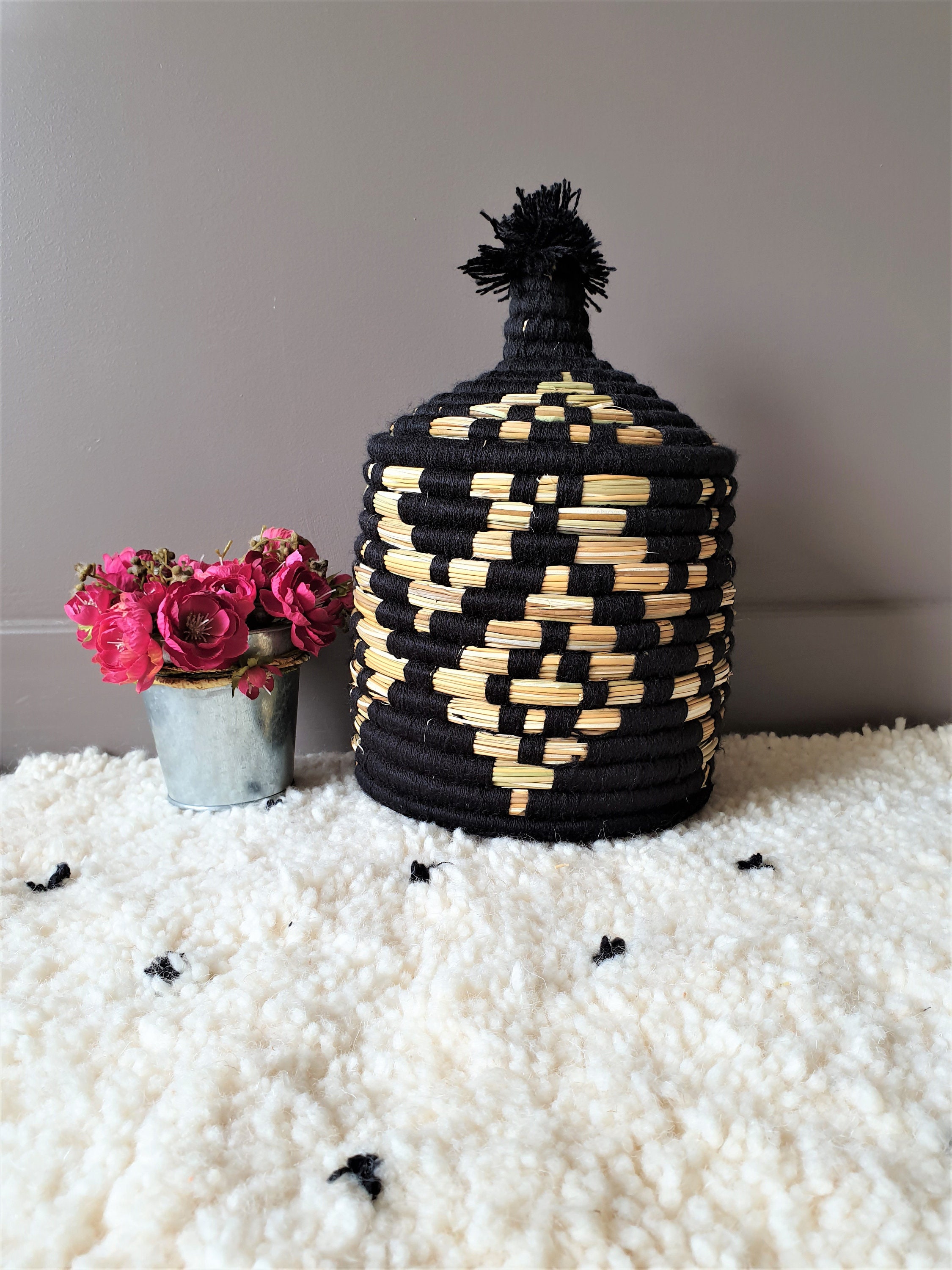 Corbeille Berbère Tissée à La Main - Osier et Laine