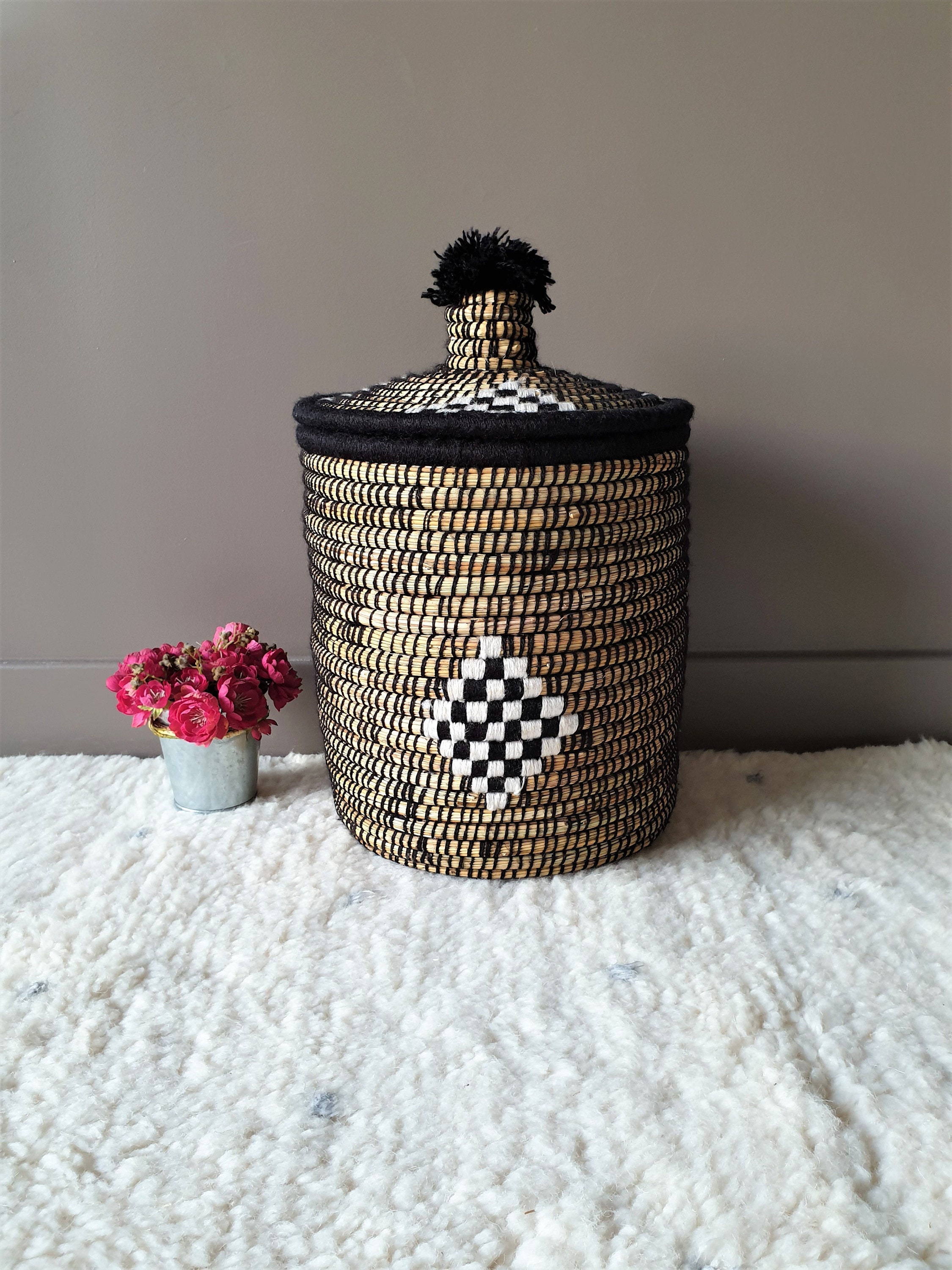 Grande Corbeille Berbère Tissée à La Main - Osier et Laine
