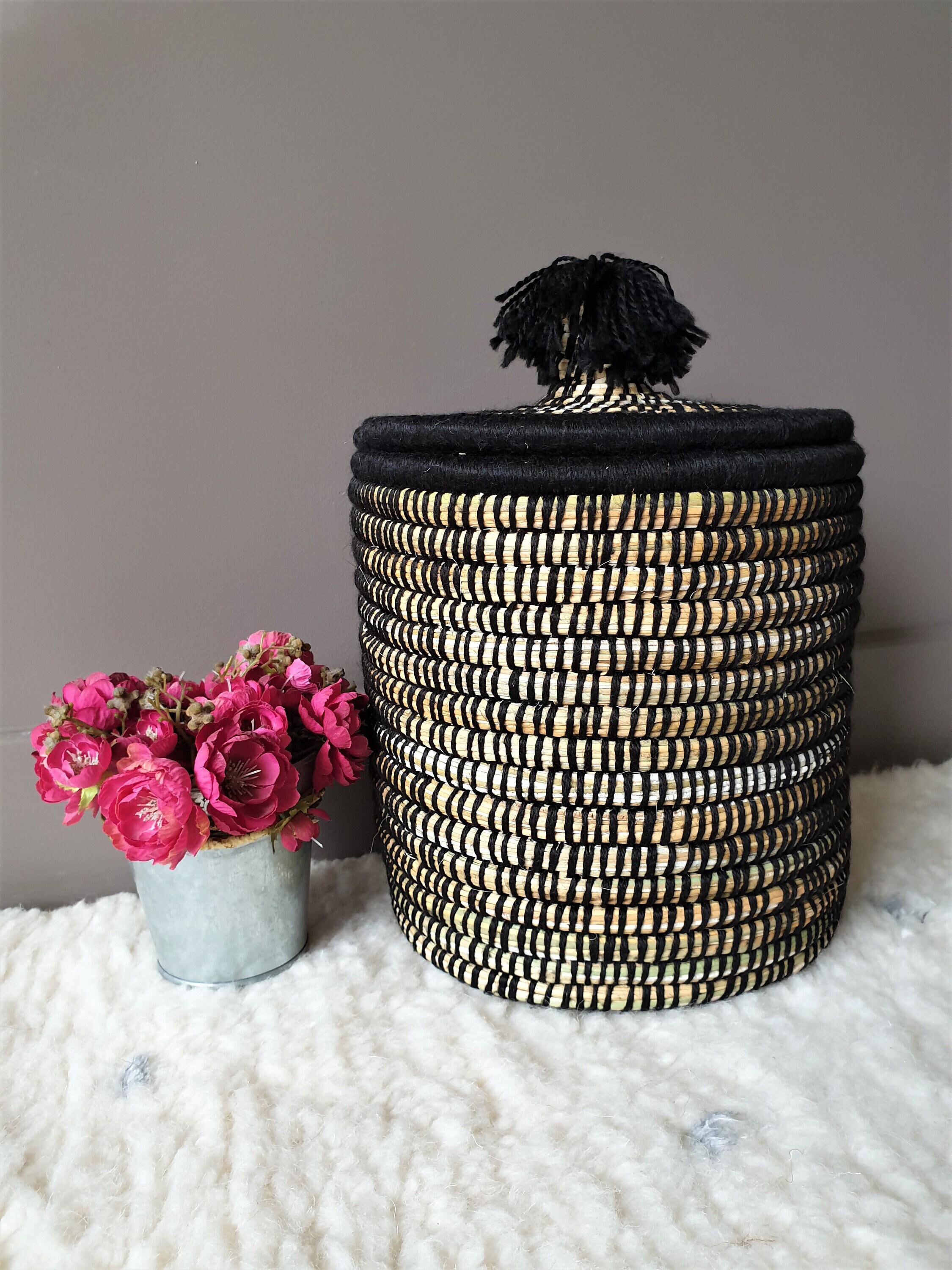 Corbeille Berbère Tissée à La Main - Osier et Laine