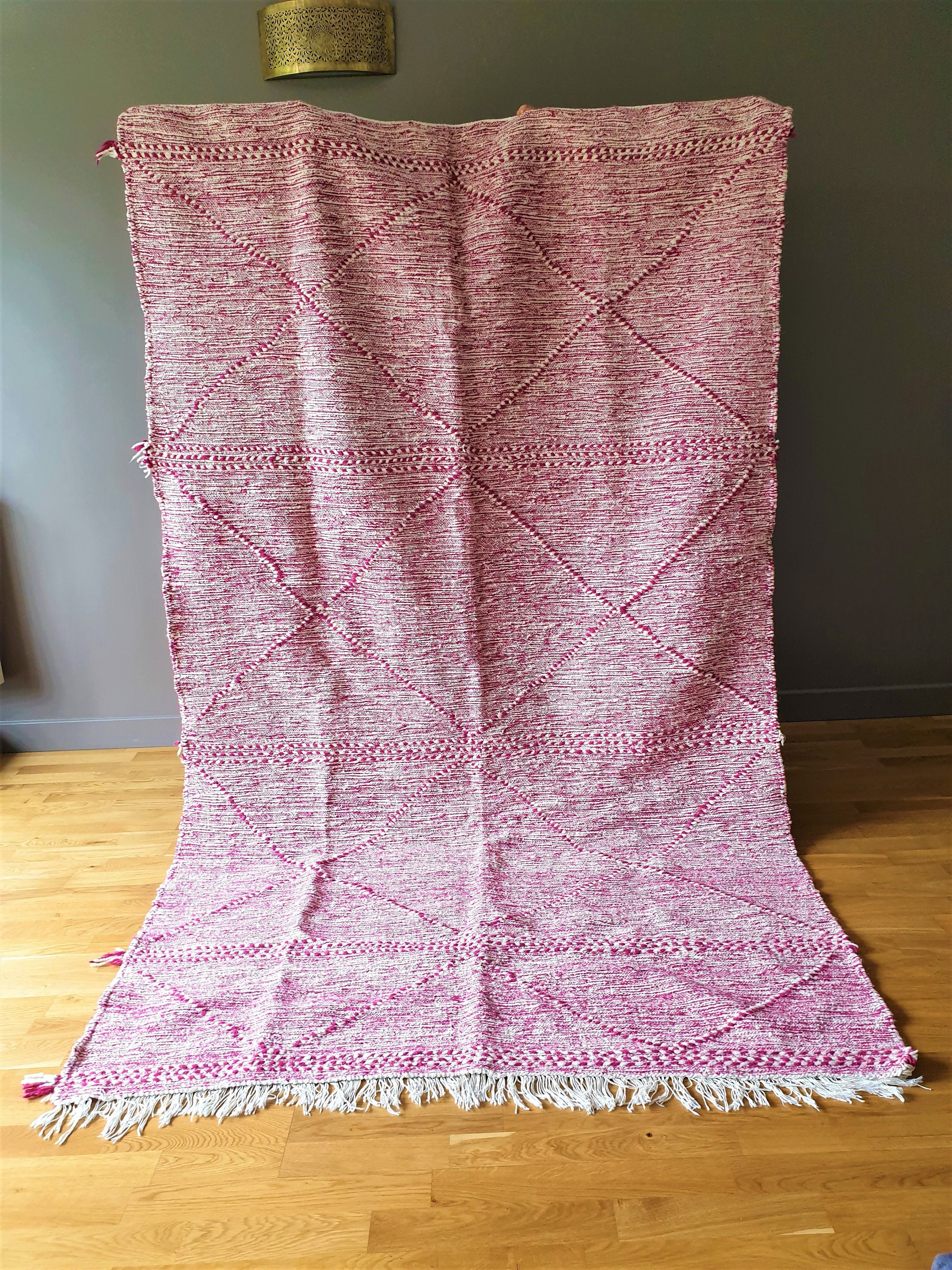 Tapis Kilim Berbère Zanafi en Laine Fuchsia - Fait Main