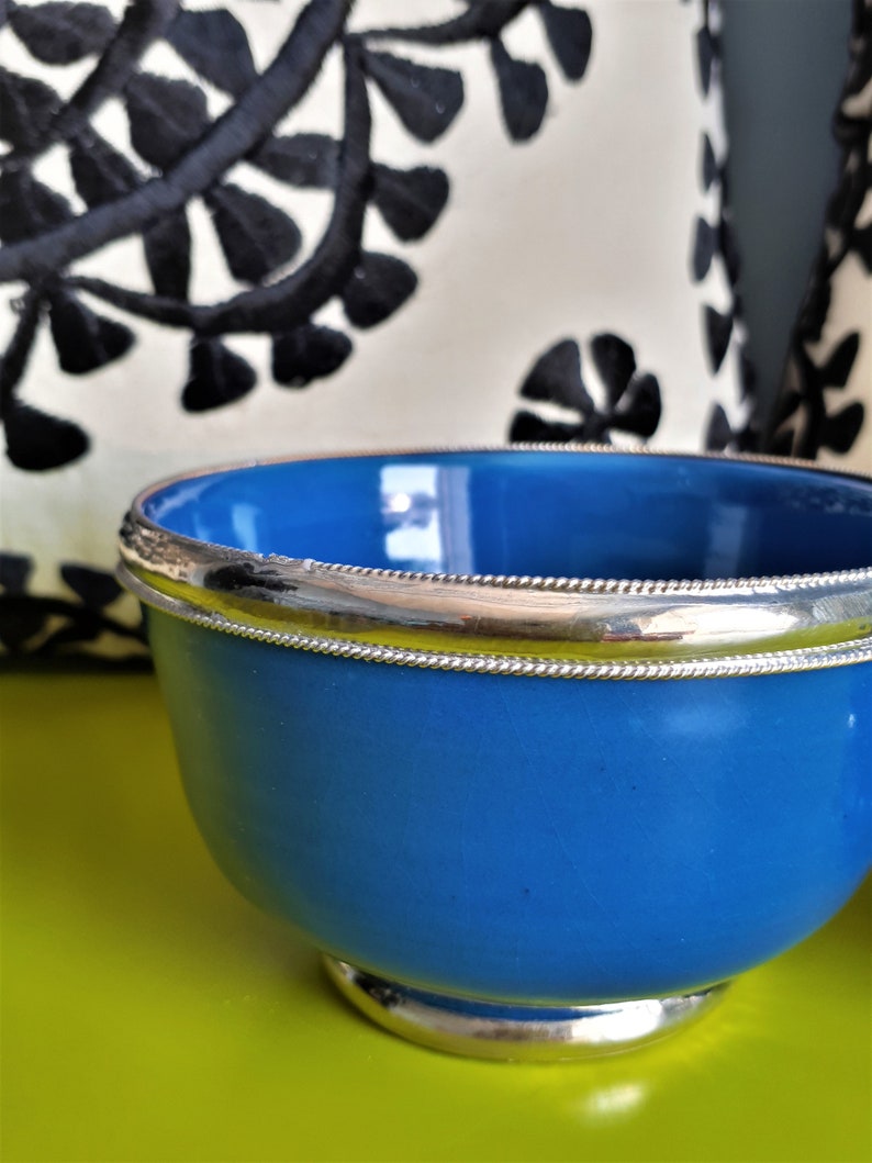 handmade Set of 2 bowls terracotta and metal straps