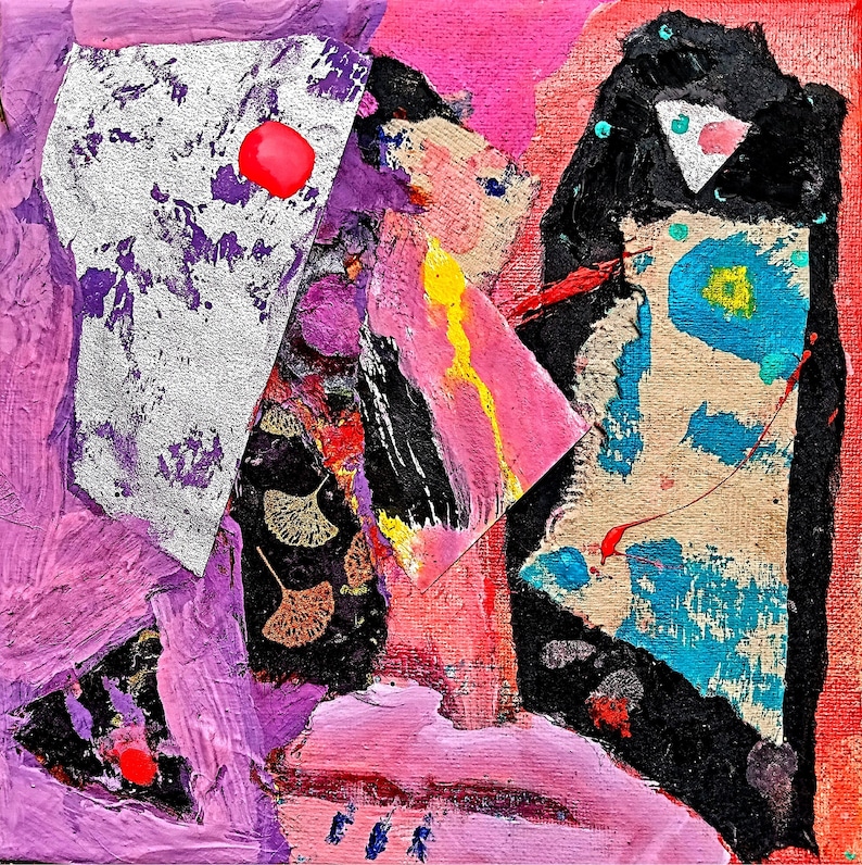 Op de afbeelding: Abstract schilderij met roze, paarse, zwarte en zilveren verf. Het schilderij heeft geometrische vormen en een gelaagde, textuurrijke stijl.
