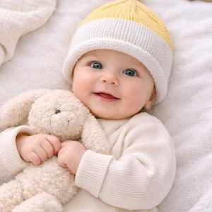 Gorro de bebé tejido a mano: gorro de duendecillo de algodón amarillo y blanco (0-6 meses)