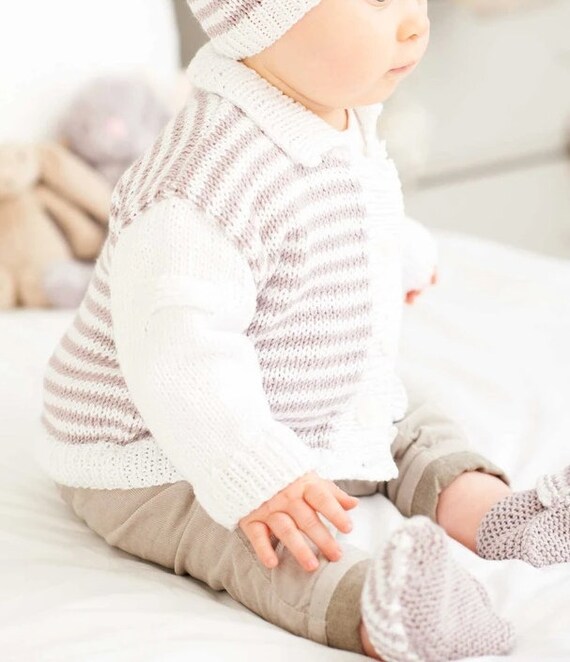 Handgestrickte gestreifte Babyjacke: Auster Elfenbein