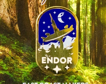 Groeten van Endor, emaille speld, retro sciencefiction reisspeld, ruimtecadeau