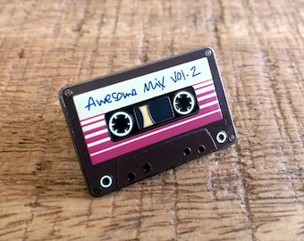 Awesome Mix Vol 2 emaille speld, retro cassettebandje reversspeld, jaren 80 muziekcadeau