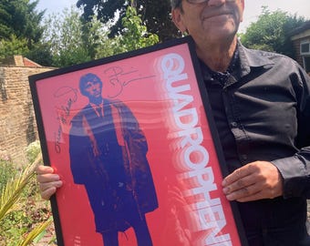 Duży czerwony plakat A2 „Quadrophenia” z osobistym podpisem Phila Danielsa