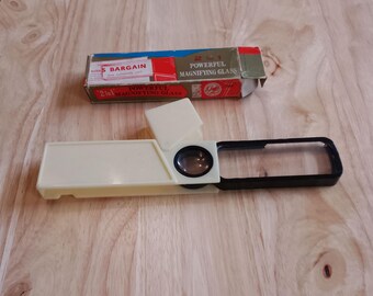 Vintage plastic 2 in 1 Magnifying Glass in original box