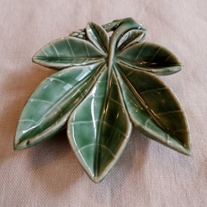 Wade Chestnut leaf green trinket dish
