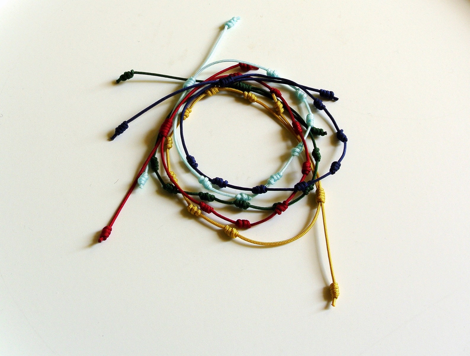 Braccialetti Kabbalah Filo Rosso 8 Pezzi | Con 7 Nodi Portafortuna Regolabili Unisex