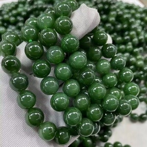 Néphrite verte naturelle non traitée 12 mm avec points noirs, perle de néphrite du Qinghai, demi-brin de 7 pouces (17 perles}