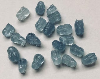 2 Stück Hasenanhänger aus natürlichem, blauem Aquamarin, 3D-geschnitzter Hasen-Abstandshalter (8-9 x 10-13 mm)