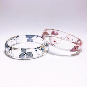 Pressed flower bangle, real flower bangle, resin bangle, Botanical Jewellery, real flower bracelet, pressed flowers bracelets, blue bangle