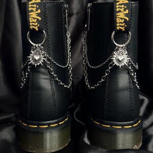 Catena per stivali a forma di cuore gotico in argento per Doc Martens | Gioielli per scarpe in acciaio stile dark romance | Catene per stivali con ciondolo punk grunge alternative