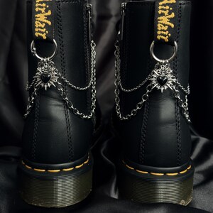 Catena per stivali a forma di cuore nero gotico per Doc Martens | Gioielli per scarpe in acciaio stile dark romance | Catene per stivali con ciondolo punk grunge alternative