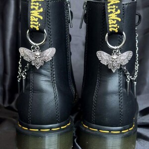 Catena per stivali Gothic Moth per Doc Martens | Gioielli per scarpe in acciaio con punte | Catene per stivali Moth Grunge Alt