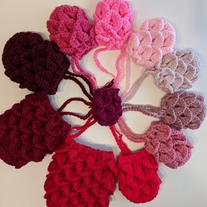 Crochet red dragonscale dice bag, pink dnd dice bag, crochet red/pink dice bag, magic the gathering & role playing dice bags red/pink bags