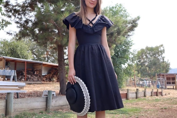Black Taffeta 1980s Gunne Sax Gown - image 1