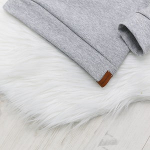 VOODULU® LIMITERT Kuschel Hoodie grau melange mit Namen Sweatshirt für Mädchen und Jungs Geschenk personalisiert Geburt Taufe Feiertag Bild 3