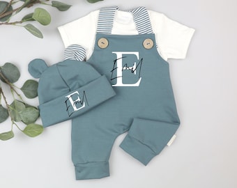 Handmade 2teiliges Baby Set personalisiert in blau mit passender Mütze und Latzhose - Geschenk zur Geburt Junge Mädchen Outfit