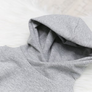 VOODULU® LIMITERT Kuschel Hoodie grau melange mit Namen Sweatshirt für Mädchen und Jungs Geschenk personalisiert Geburt Taufe Feiertag Bild 2