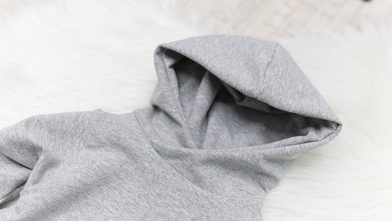 VOODULU® LIMITERT Kuschel Hoodie grau melange mit Namen Sweatshirt für Mädchen und Jungs Geschenk personalisiert Geburt Taufe Feiertag Bild 2