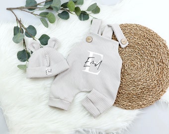 VOODULU® Latzhose"Blümi" - Romper Baby Struktur Jersey-beige -Holzknöpfe Geschenk Geburt Taufe Junge Mädchen personalisiert Latzhose Newborn