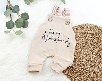 VOODULU® Latzhose Romper Baby - beige - Holzknöpfe Geschenk Geburt Taufe Junge Mädchen  personalisiert Latzhose Newborn