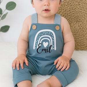 Salopette bébé personnalisée – Barboteuse bleue avec boutons en bois – Cadeau naissance, baptême, garçon, fille, tenue bébé fait main